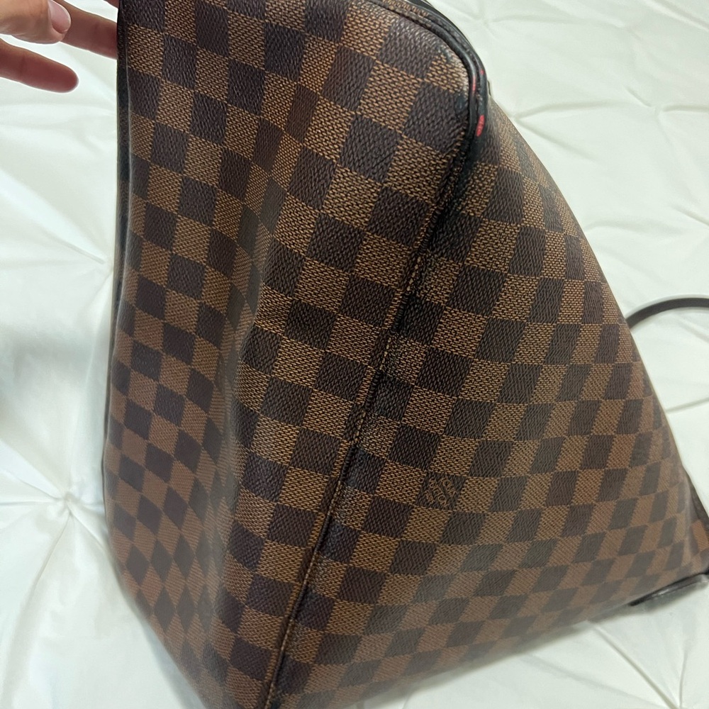 Louis Vuitton Neverfull MM - Picture 10 of 11